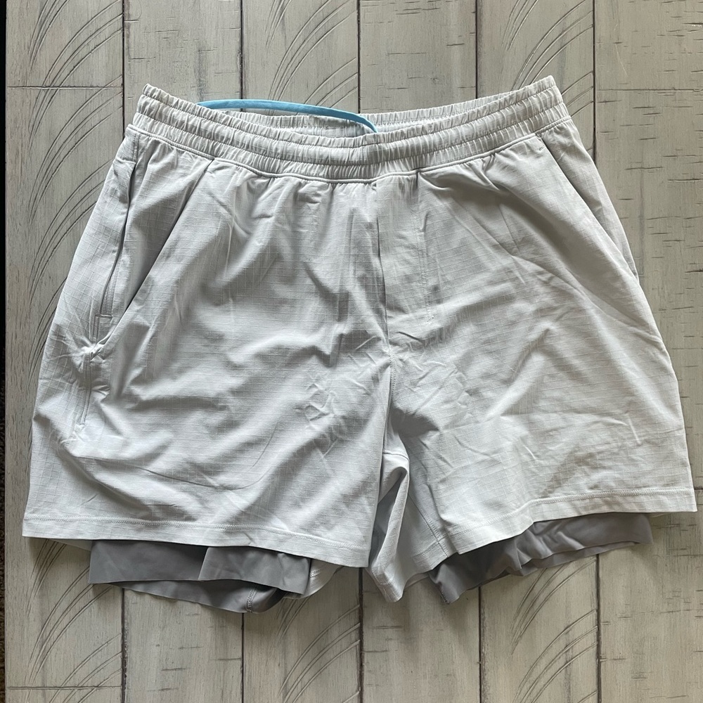 Lululemon Pace Breaker Vapor/Gull Grey Ripstop Material 5” inseam
